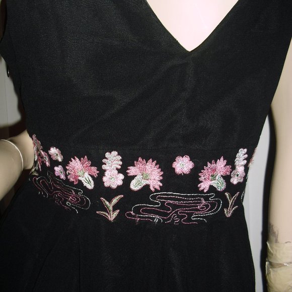 Dressbarn,deep V-neck,floral waist,sequins,border garden hem,sleeveless,UNIQUE - Picture 5 of 5